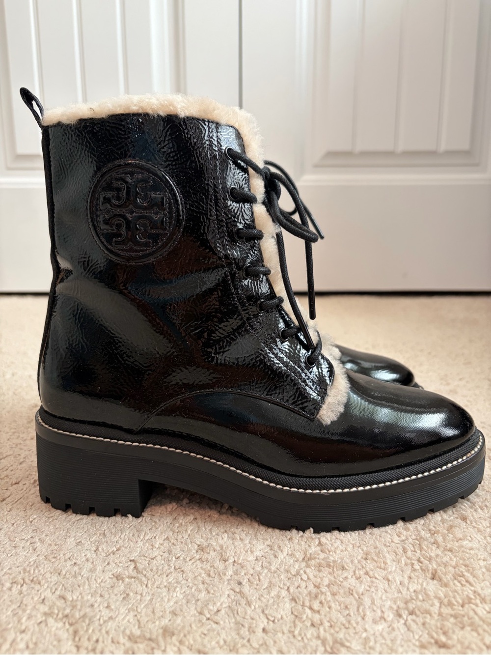 Tory Burch Miller Lug Sole Black Patent Shearling Lined Combat Boots Womens Sz 8